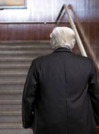 Thinking the stairs are an escalator, Trump has been waiting over an hour at the bottom of a White House staircase for the stairs to carry him up to the second floor.